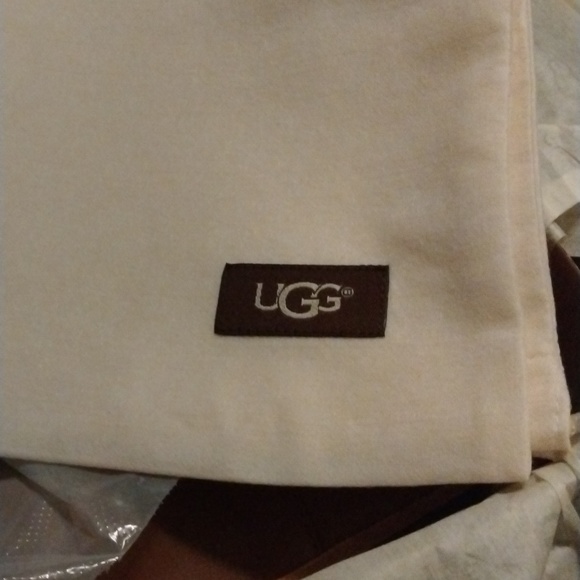 💕NWT, in box Ugg leather wedge boots💕 - Picture 6 of 6